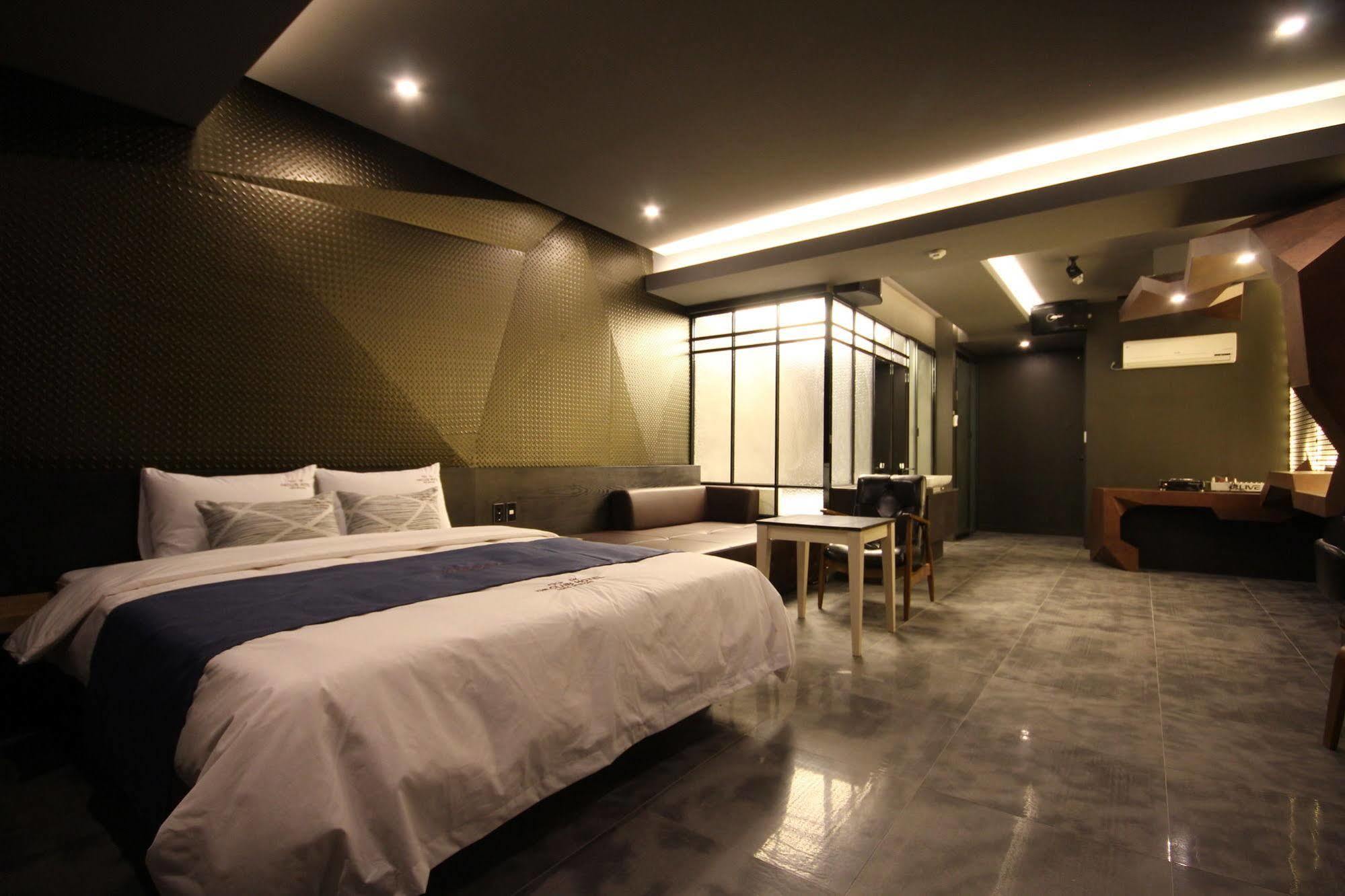The Club Hotel Seomyeon Пусан Экстерьер фото