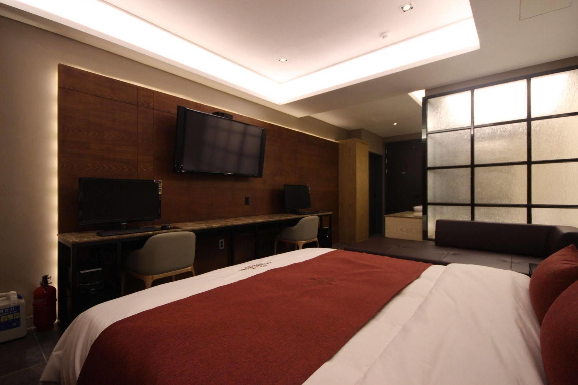 The Club Hotel Seomyeon Пусан Экстерьер фото