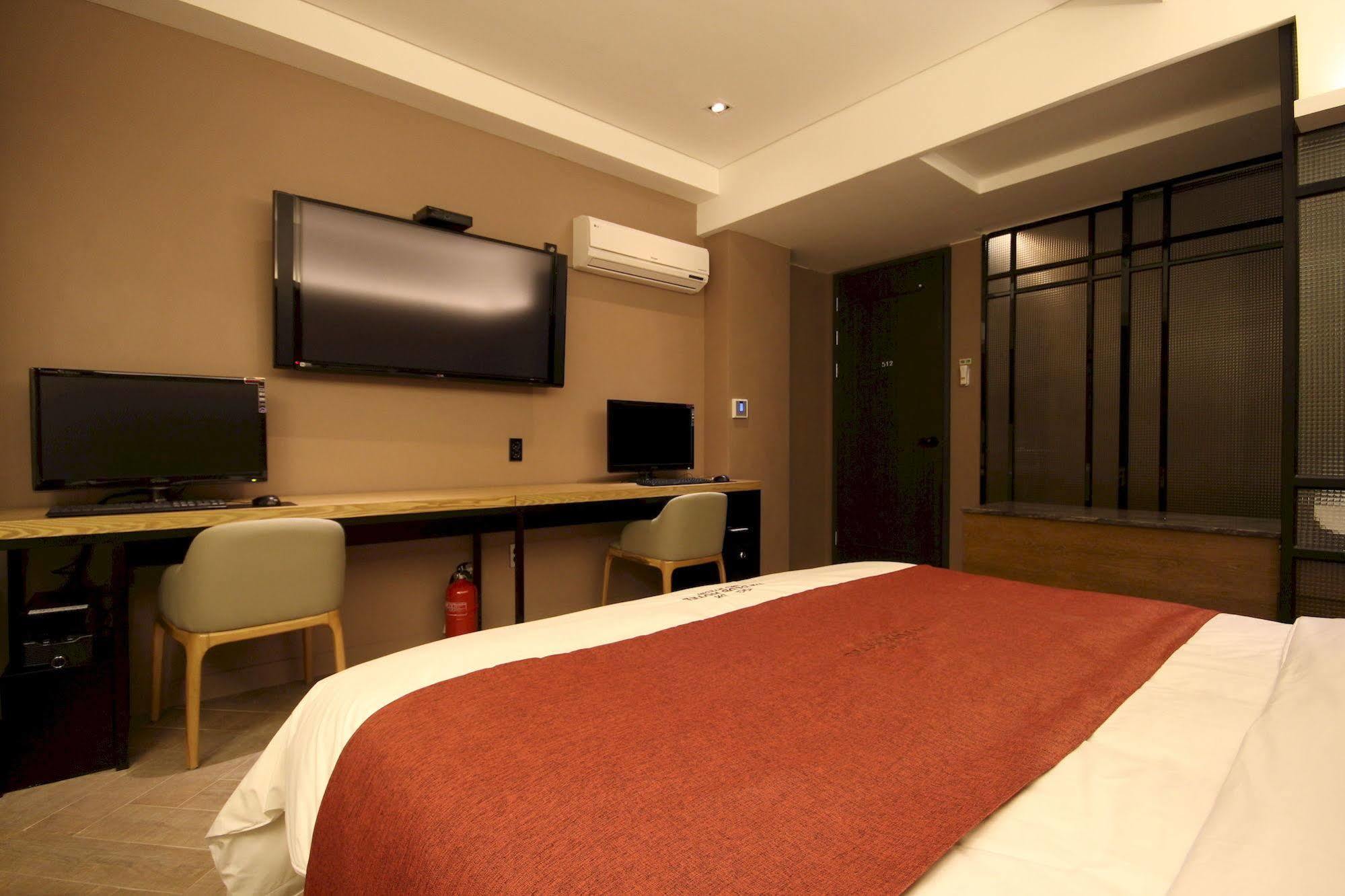 The Club Hotel Seomyeon Пусан Экстерьер фото